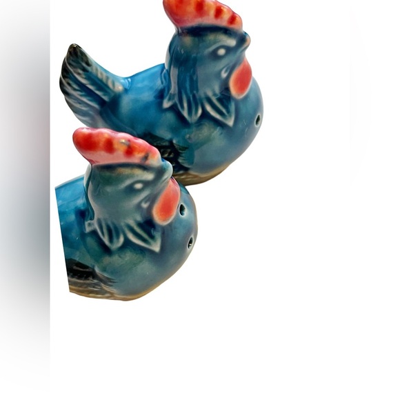 Vintage Rooster Salt and Pepper Shaker Set** - Picture 2 of 4